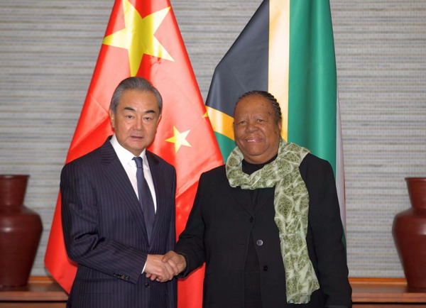 王毅同南非外长潘多尔会谈1_缩小大小.jpg